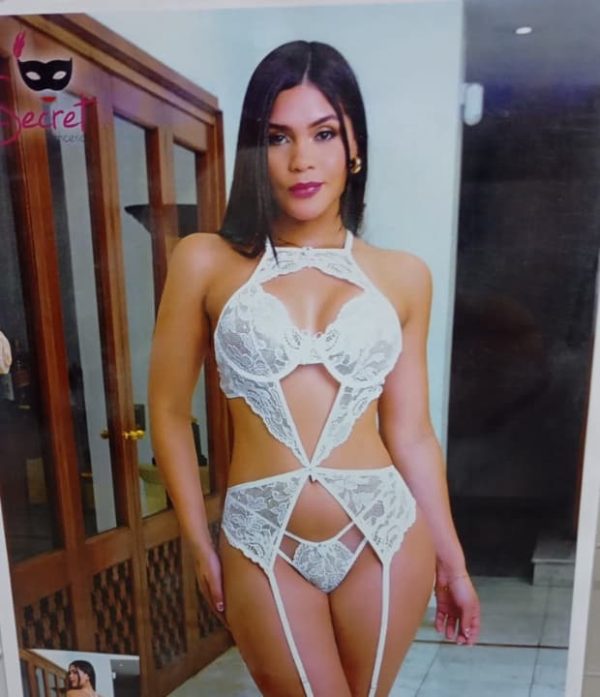 Lencería de encaje blanco